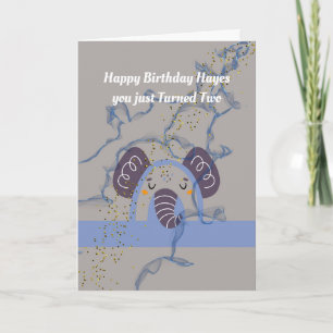 Geburtstag für zwei Jahre. Alter Junge mit Elephan Karte