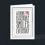Geburtstag lächelt Grußkarte Karte<br><div class="desc">Wählen Sie diese einfach entworfene Karte, die den Geburtstag zum Lächeln bringt und jeden Tag für jeden in Ihrem Leben... von den Jungen bis zum Jungen im Herzen!</div>
