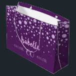 Geburtstag lila rosa Diamanten Name glasig<br><div class="desc">Eine elegante und glamouröse Geschenktasche aus dem 60. Jahrhundert. Girly lila Kulisse und Imitate Diamanten. Vorlagen für einen Namen,  60 Jahre,  Geburtsdatum und Geburtstag.  rosa Buchstaben und Zahlen.  Der Name ist mit einem modernen handgeschriebenen Stift geschrieben.</div>