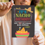 Geburtstag, lustig, es ist NACHO Geburtstag Karte<br><div class="desc">Geben Sie jemandem ein Schluckeln, während Sie ihnen einen verspäteten glücklichen Geburtstag wünschen, mit dieser einzigartigen Karte mit der Meldung: "Es ist NACHO Geburtstag! Ja, an diesem Tag ist schon so etwas passiert. (Entschuldigung!)". Das Design bietet festliche, farbenfrohe Typografie mit nachos und Hutabbildungen auf schwarzem Hintergrund. Inside kann mit Ihrer...</div>