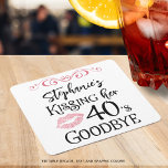 Geburtstag lustig Küssen eines Jahrzehnts Auf Wied Rechteckiger Pappuntersetzer<br><div class="desc">Funny Geburtstag Küssen ein Jahrzehnt Goodbye Custom Party Paper Untersetzer. Feiern Sie einen Geburtstag, der ein neues Jahrzehnt beginnt mit diesen lustigen Party-Servietten mit einem bearbeitbaren Jahrzehnt modernen Typografie-Design für das Sprichwort NAME'S KISSING HER "DECADE" GOODBYE (das Beispiel zeigt 40 für einen 50. Geburtstag). ÄNDERUNGEN: Der personalisierte Text Schriftart Stil,...</div>
