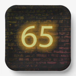 Geburtstag Neon 65 Zeichen auf Brick Wall Pappteller