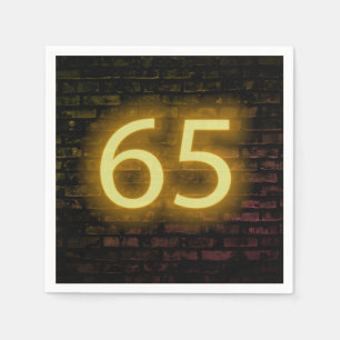 Geburtstag Neon 65 Zeichen auf Brick Wall Serviette