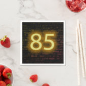 Geburtstag Neon 85 Zeichen auf Brick Wall Serviette (Beispiel)