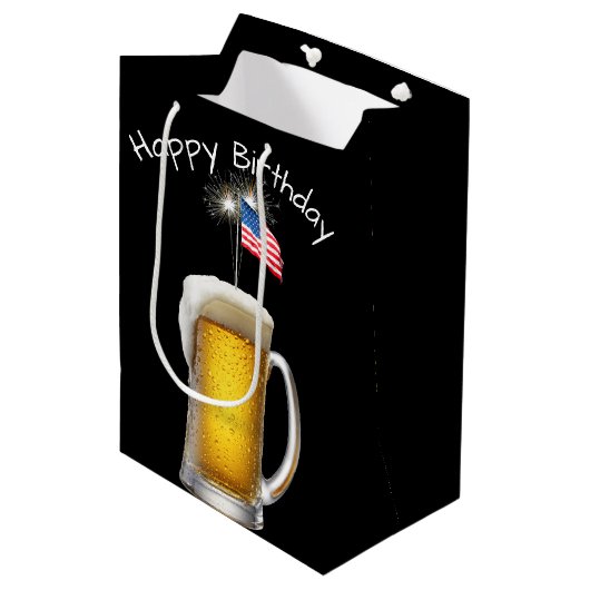 Geburtstag Patriotisches Bier mit Sparklern Mittlere Geschenktüte (Vorderseite Schrägansicht)