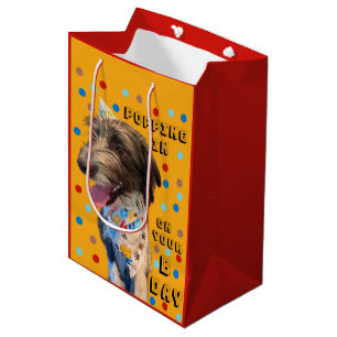 Geburtstag Pop in einem Welpengeschenkbeutel Mittlere Geschenktüte
