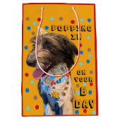 Geburtstag Pop in einem Welpengeschenkbeutel Mittlere Geschenktüte (Vorderseite)