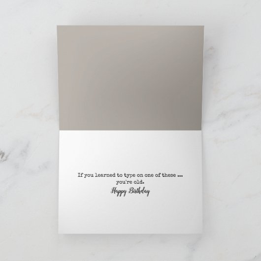 Geburtstag Retro Schreibmaschine mit Daisies Karte (Innenseite)