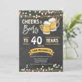 Geburtstag von Chalkboardjubeln und Bieren Einladung (Stehend Vorderseite)