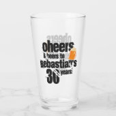 Geburtstag von Cheers und Biers Personalisiert Glas (Rückseite)