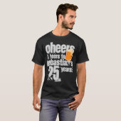 Geburtstag von Cheers und Biers Personalisiert T-Shirt (Vorne ganz)