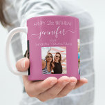 Geburtstags-Foto-Freunde nennen dunkelrosa Kaffeetasse<br><div class="desc">Ein Geschenk von Freunden für den 21. Geburtstag einer Frau, die ihr Leben mit 3 Fotos von ihr, ihren Freunden, ihrer Familie, ihrem Interesse oder ihren Haustieren feiert. Personalisieren und fügen Sie ihren Namen, Alter 21 und Ihre Namen. Ein dunkelrosa Hintergrund. Ihr Name ist mit einem modernen handgeschriebenen Stilskript mit...</div>