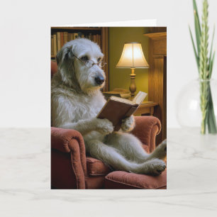 Geburtstags-Irish Wolfhound-Hund liest ein Buch  Karte