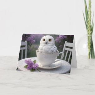 Geburtstags-Schnee-Eule in einer Teetasse mit Flie Karte