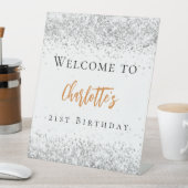 Geburtstags-Weißsilber-Glitzer-Gold-Empfang Sockelschild (In Situ)