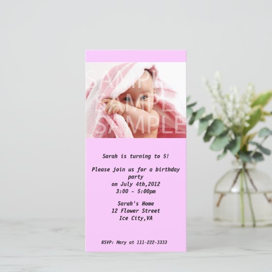 Geburtstagsfeier von Mädchen (Stehend Vorderseite)