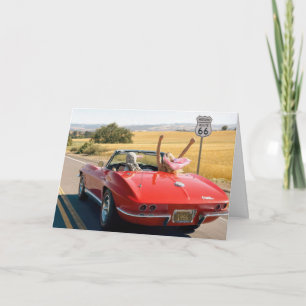 Geburtstagsfrauen in einem roten Corvette 1966 auf Karte