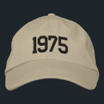Geburtstagsgeschenk Personalisiert 50. Geburtstag Bestickte Baseballkappe<br><div class="desc">Feiern Sie mit dieser personalisiert bestickten Baseballkappe einen Meilenstein im Stil, der auf Ihr Geburtsjahr zugeschnitten ist! Diese Kappe ist perfekt für einen 50. Geburtstag und ist ein durchdachtes und einzigartiges Geschenk für jeden, der die großen 5-0 dreht. Fügen Sie ihr Geburtsjahr oder einen benutzerdefinierten Text hinzu, um einen einzigartigen...</div>