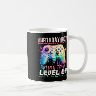 Geburtstagsjunge Zeit zum Hochstufen des Videospie Kaffeetasse
