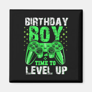 Geburtstagsjunge Zeit zum Hochstufen des Videospie Magnet