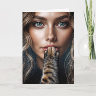 Geburtstagskatze auf den Lippen der Frau Karte