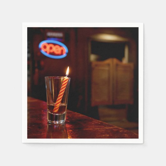 Geburtstagskerze in einem Saloon-Schnapsglas  Serviette (Vorderseite)