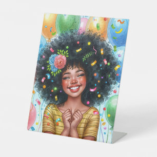 Geburtstagskind mit brauner Haut und Afro Sockelschild