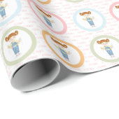 Geburtstagsmädchen in Overalls Redhead Geschenkpapier (Rolleneckpunkt)