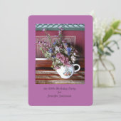 Geburtstagsparty Blume Vintag Teapot Lila Einladung (Stehend Vorderseite)