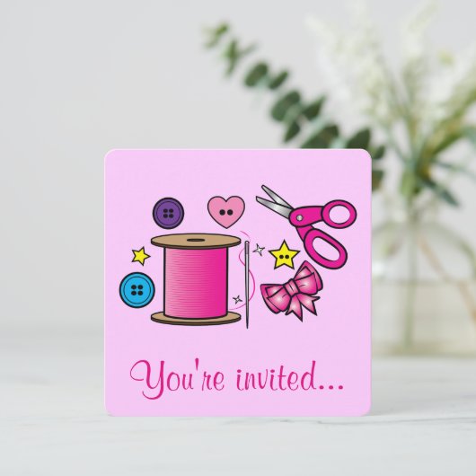 Geburtstagsparty des Nähhandwerks Einladung (Stehend Vorderseite)