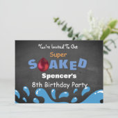 Geburtstagsparty im Wasserkampf Einladung (Stehend Vorderseite)