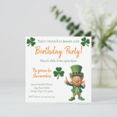 Geburtstagsparty-Leprechaun Einladung (Stehend Vorderseite)