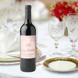 Geburtstagsparty Rose Gold Glitzer Rosa Funkeln<br><div class="desc">Ein trendiges und glamouröses 50. (oder jedes Alter) Geburtstagslabel. Eine gürtelige und feminine Rose goldfarbener Hintergrund, mit Rose Gold, rosa Imitat Glitzer Tropfen, Farbe Tropflook verziert. Mit dem Text: 50 und Happy Birthday. Personalisieren und fügen Sie einen Namen und ein Datum hinzu. Geburtsdatum oder Geburtsdatum des Party. Dunkle Rose goldfarbener...</div>