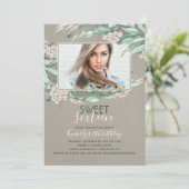 Geburtstagssüß 16 | Grüne Birthday Foto Einladung (Stehend Vorderseite)