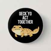 Geck Yo Act Together Funny Gecko Pun Dark BG Button (Vorderseite)