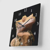 Gecko auf der schwarzen, großen Uhr (Winkel)