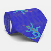 Gecko in Blue Krawatte 3 (Gerollt)