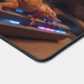 GeckoDev // Cyberpunk-Programmierer Extra Large Sc Schreibtischunterlage (Ecke)