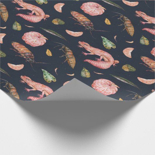 Geckos and Roaches Wrapping Paper Pattern in blau Geschenkpapier (Ecke)