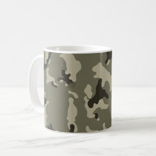Gedämpfte grüne Tarnung Alltags-Kaffee im heimisch Kaffeetasse