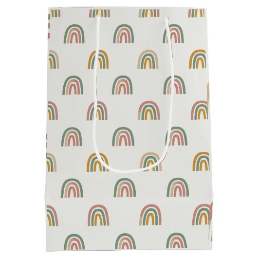 Gedämpftes Boho-Regenbogen-Skandi-Muster  Mittlere Geschenktüte (Rückseite)