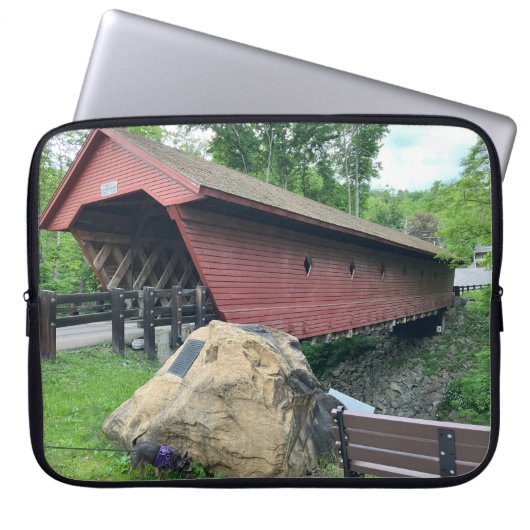 Gedeckte Brücke Laptopschutzhülle (Vorderseite)