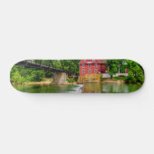 Gedeckter Wasserfall auf dem Seeweg Skateboard (Horizontal)