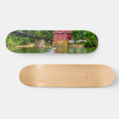 Gedeckter Wasserfall auf dem Seeweg Skateboard (Horizontal)