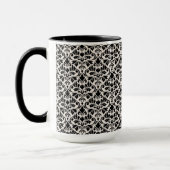 Gedeihendes Damastmuster Schwarz auf Creme Tasse (Links)