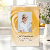 Gedenkdienst für die Beerdigung von Blume mit weiß Programm