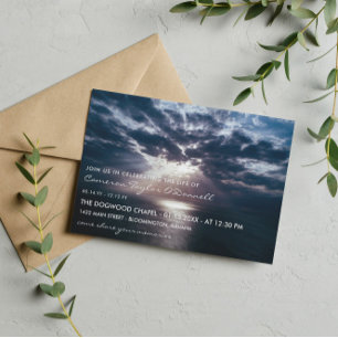 Gedenken an das Leben in Wolken durch die Sonne br Einladung