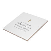 Gedenken an das moderne, einfache Kreuz des Gedäch Fliese (Seite)