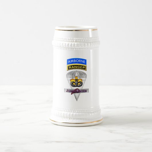 Gedenken an den Im Flugzeug Ranger Jumpmaster Bierglas (Mittel)