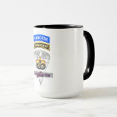 Gedenken an den Im Flugzeug Ranger Jumpmaster Tasse (VorderseiteRechts)